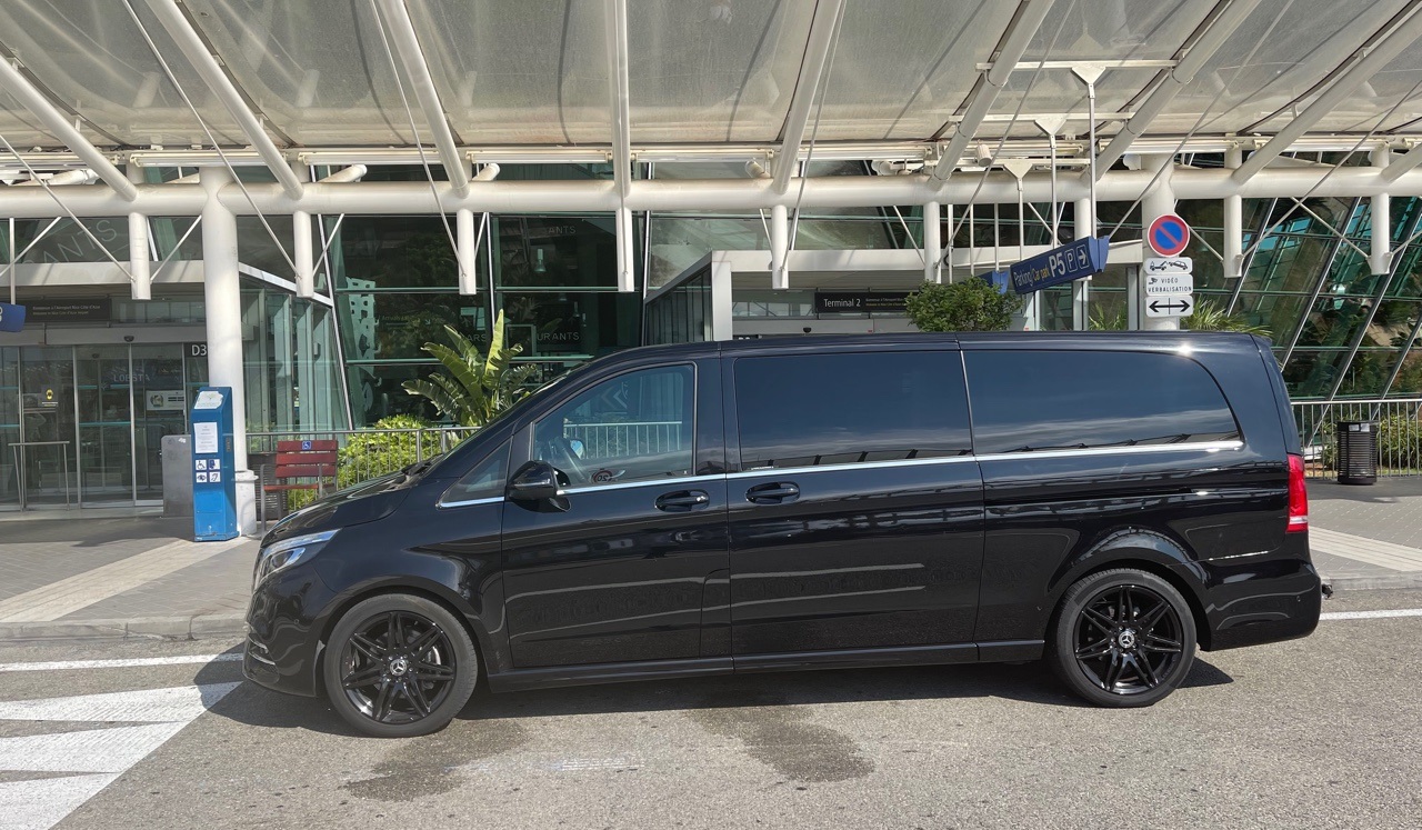 Chauffeur VTC pour ses deÌplacements professionnels